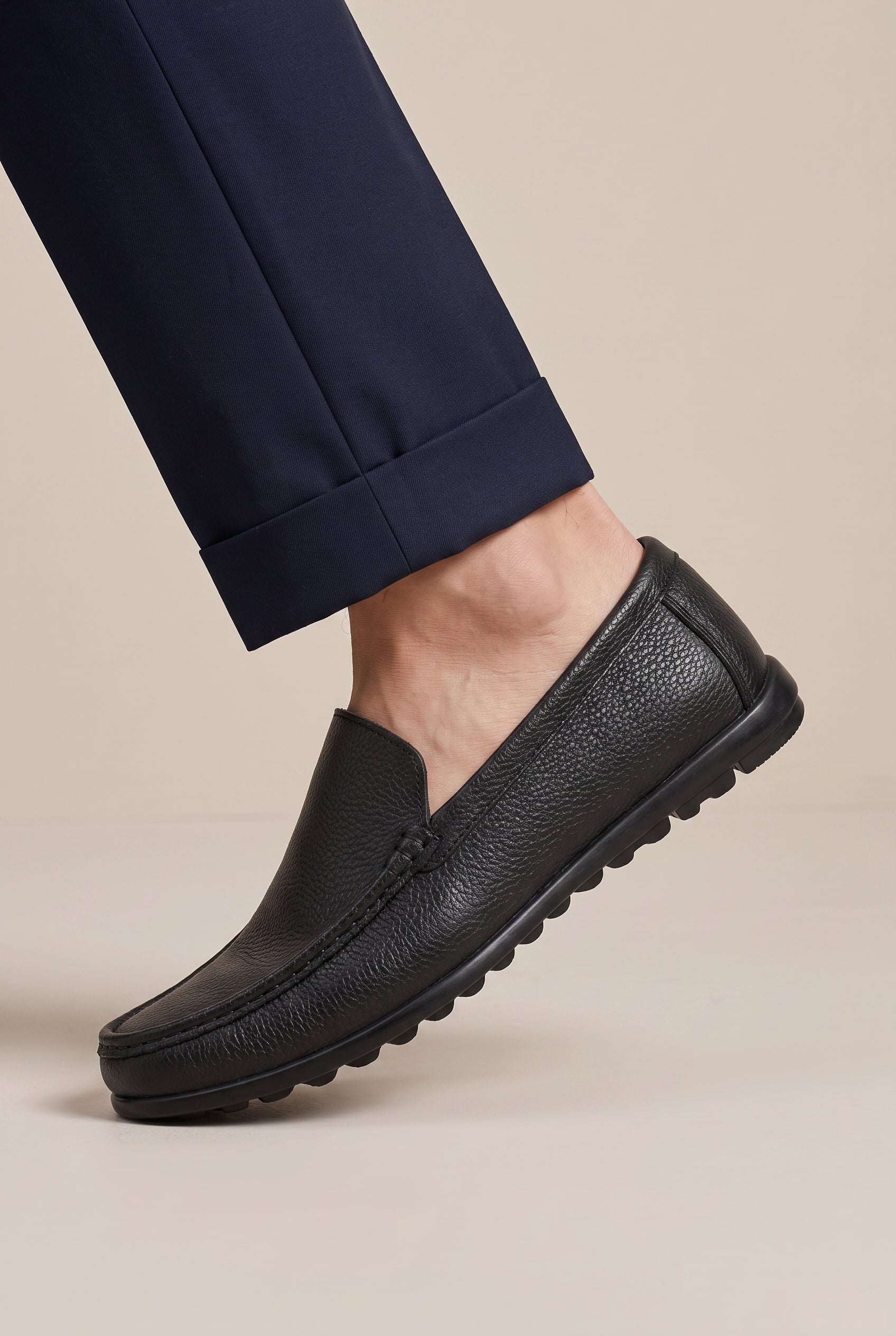 Umbra | Men's Black Leather Slip-On Loafers Cowhide Round Toe Business Casual Shoes